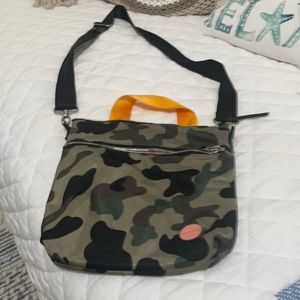 Like new shortylove camo crossbody.